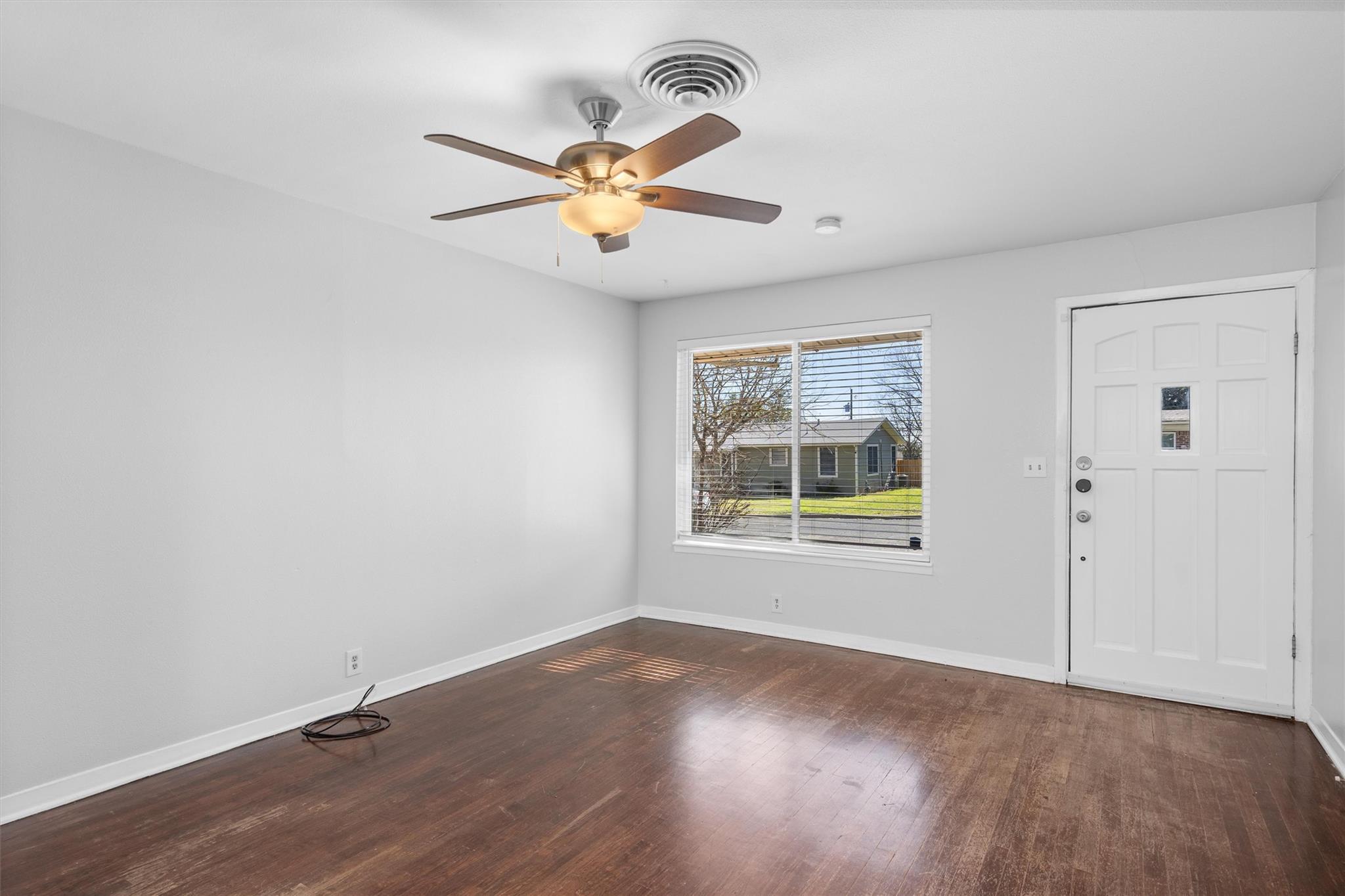 4900 Eastdale Dr Property Photo 4