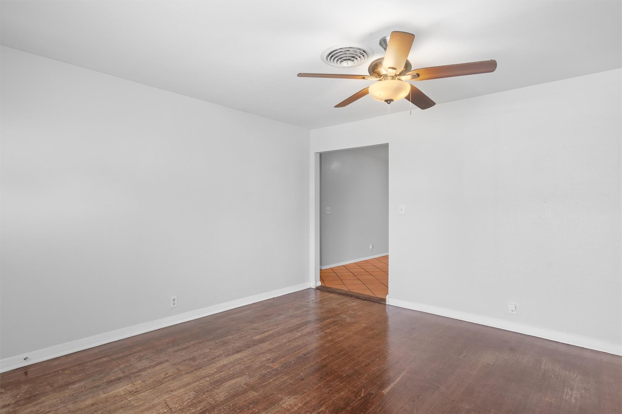4900 Eastdale Dr Property Photo 5