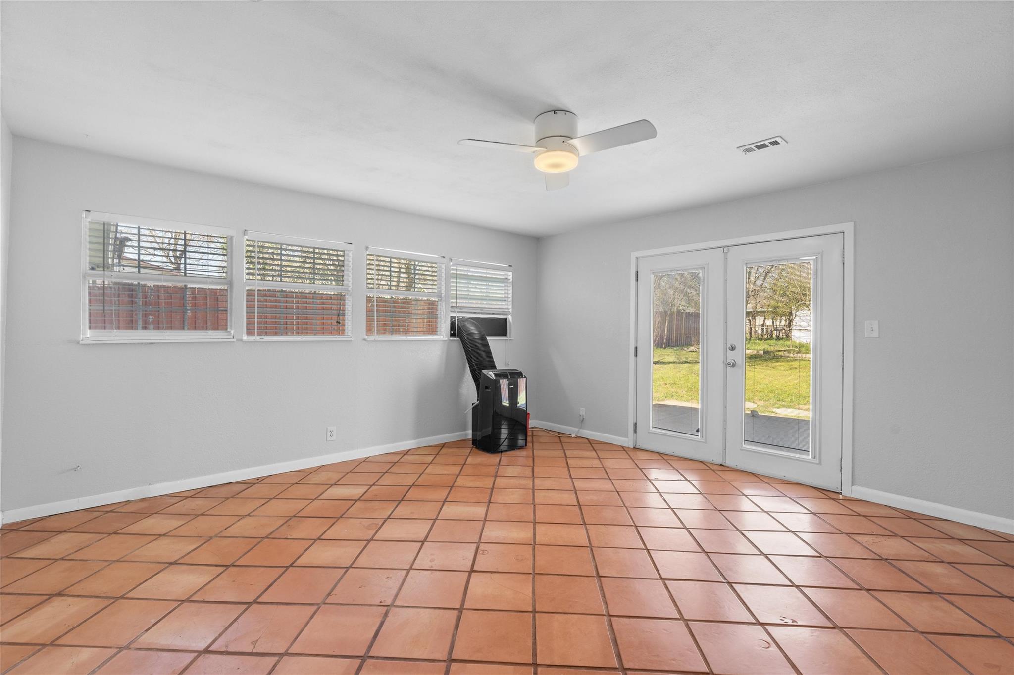 4900 Eastdale Dr Property Photo 14
