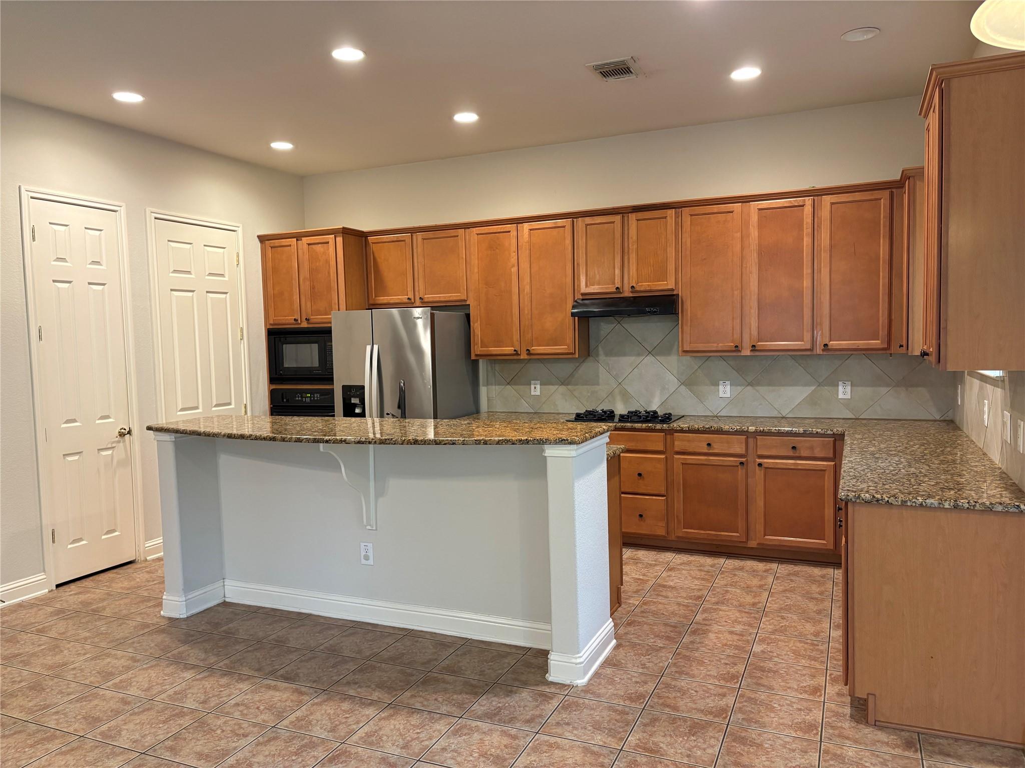 15209 Interlachen Dr Property Photo 4