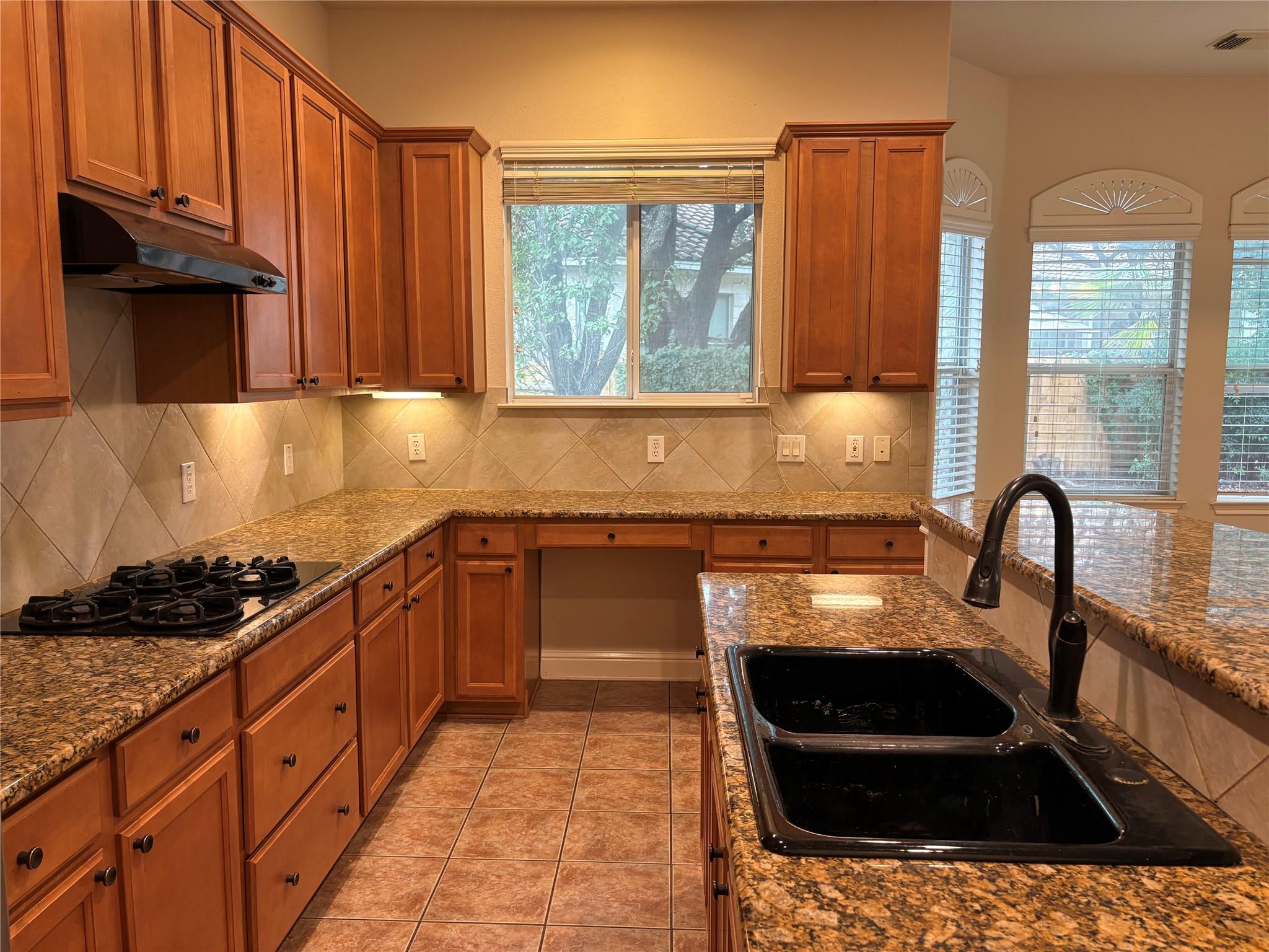 15209 Interlachen Dr Property Photo 10