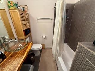 1111 E 2nd St Property Photo 6
