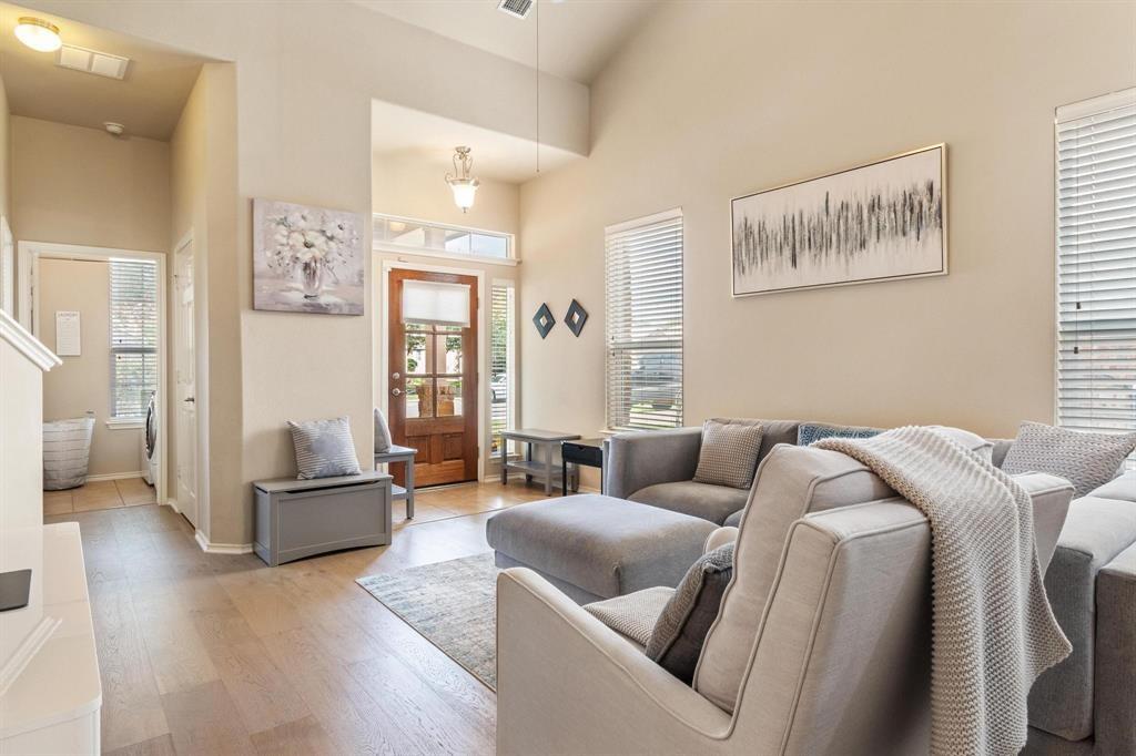 12113 Verchota Dr Property Photo 4