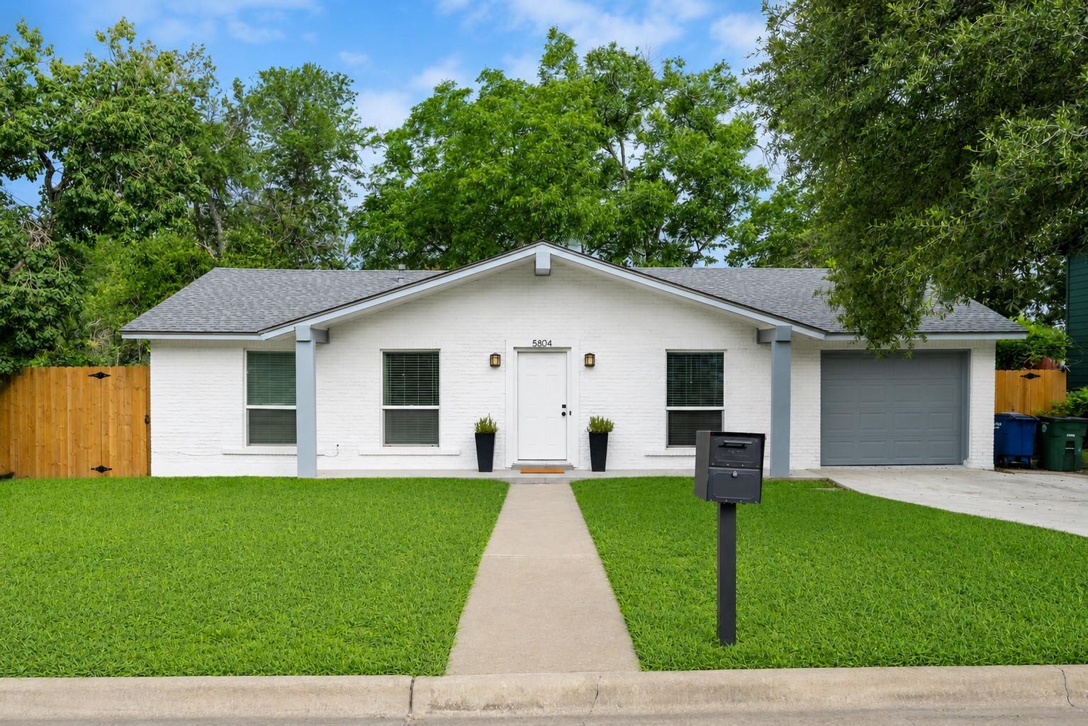 5804 Gloucester Ln Property Photo 1