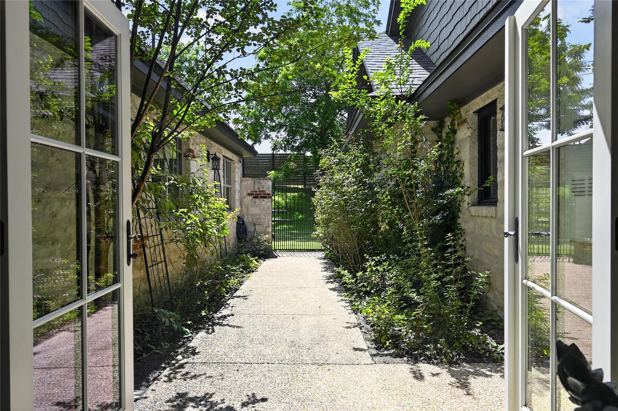 700 Willow Creek Rd Property Photo 24