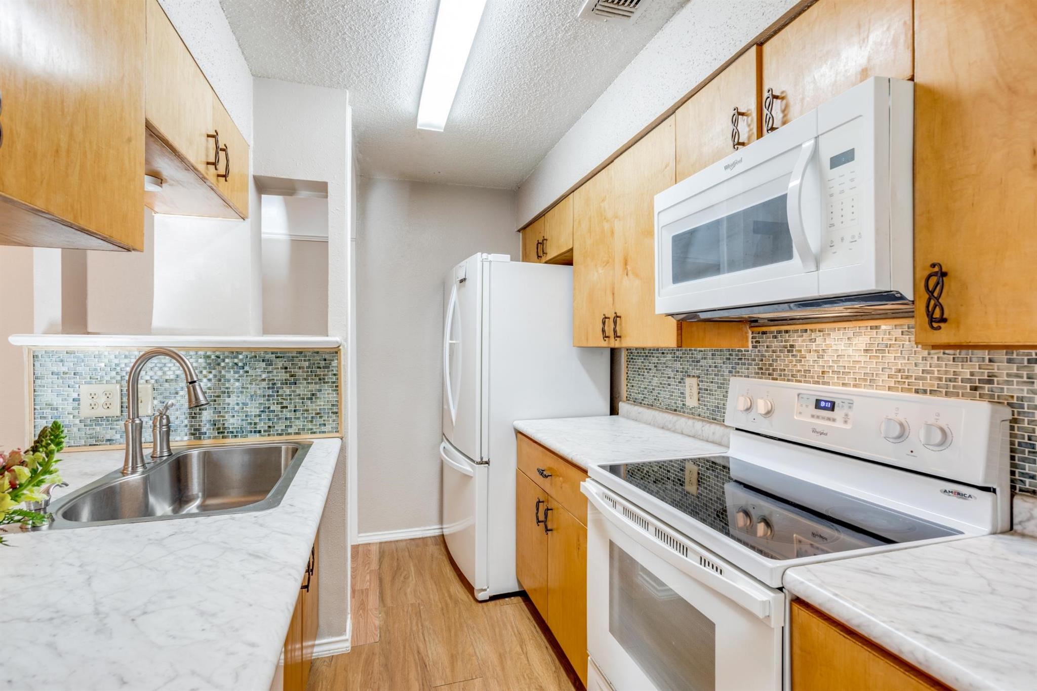 10616 Mellow Mdws 17a Property Photo 9
