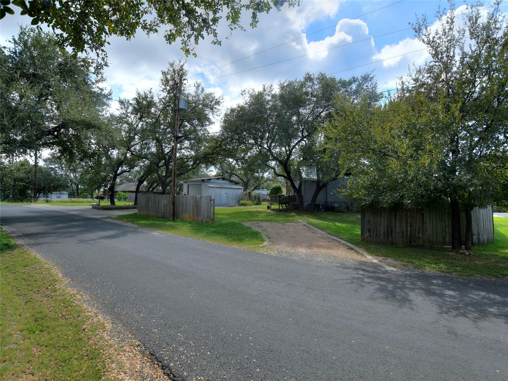 1702 Saracen Rd Property Photo 3