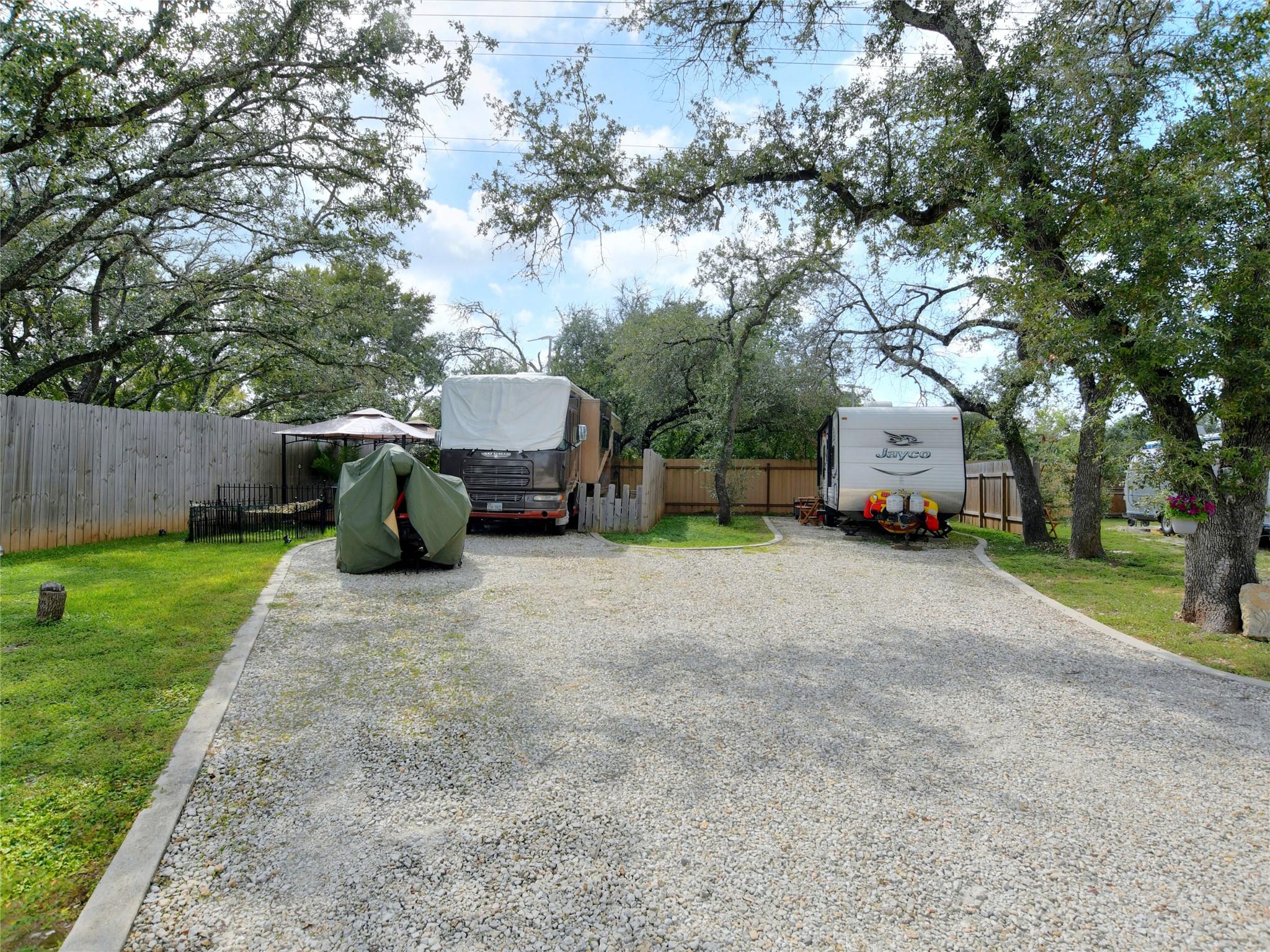 1702 Saracen Rd Property Photo 5