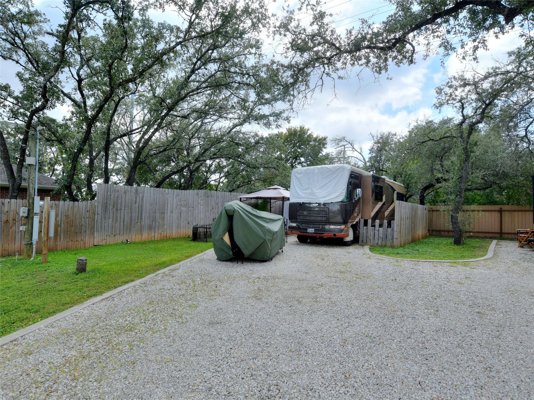 1702 Saracen Rd Property Photo 14