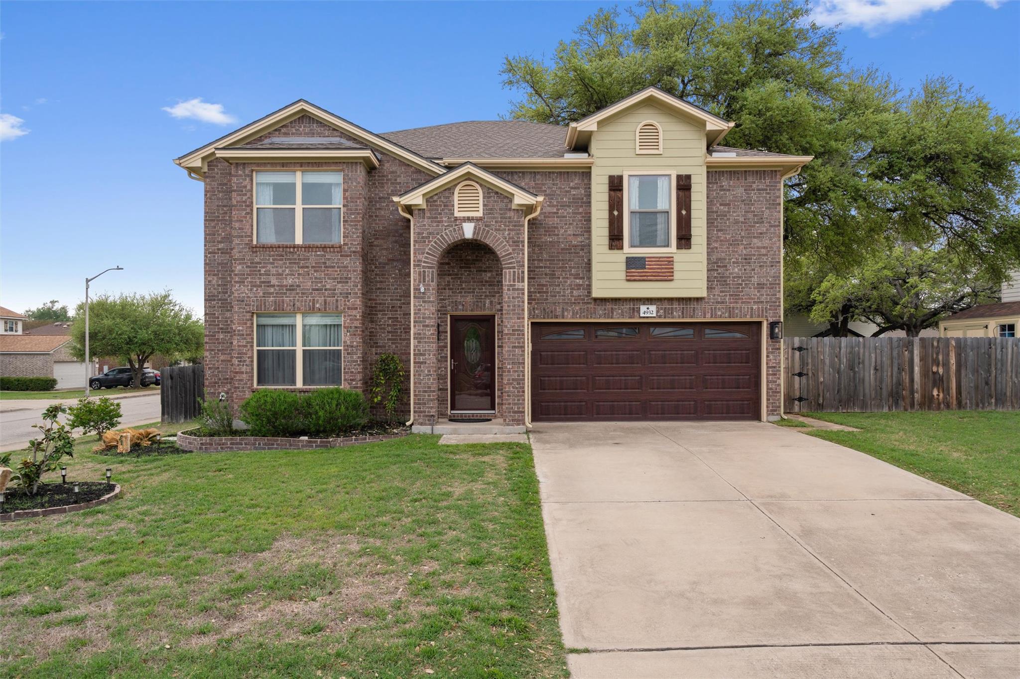 4932 Woodstock Dr Property Photo
