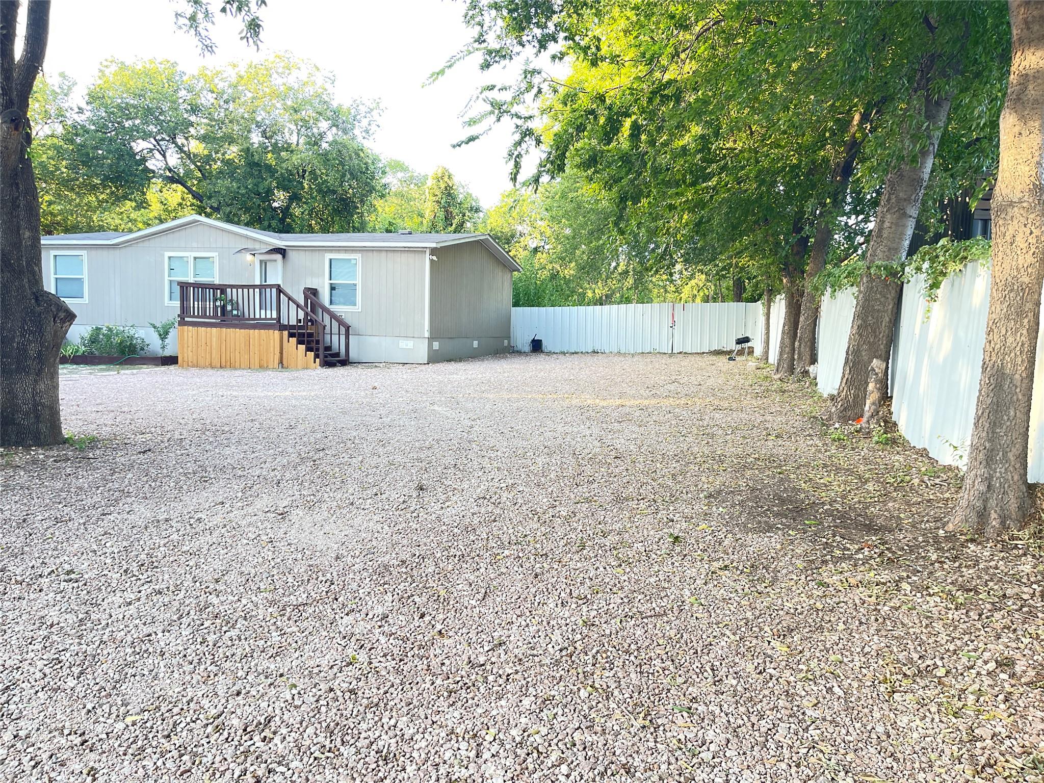 1430 W Howard Ln Property Photo 2
