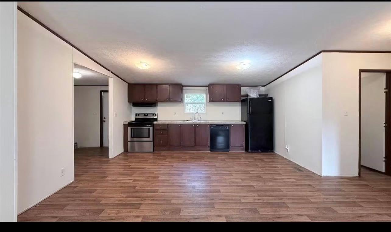 1430 W Howard Ln Property Photo 5