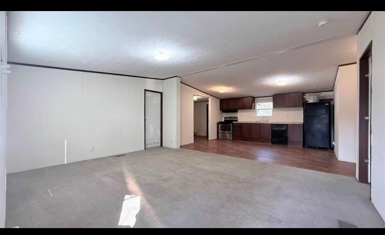 1430 W Howard Ln Property Photo 6