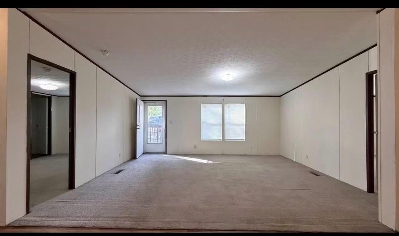 1430 W Howard Ln Property Photo 7