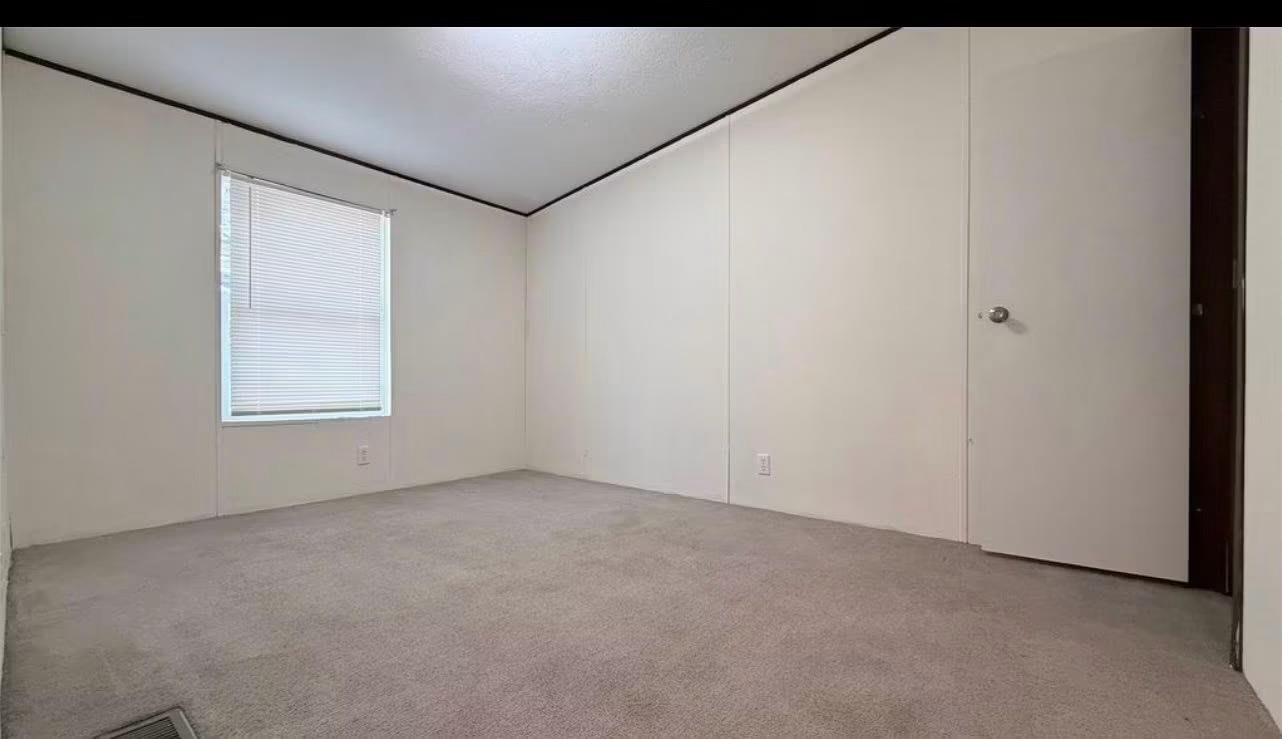 1430 W Howard Ln Property Photo 9