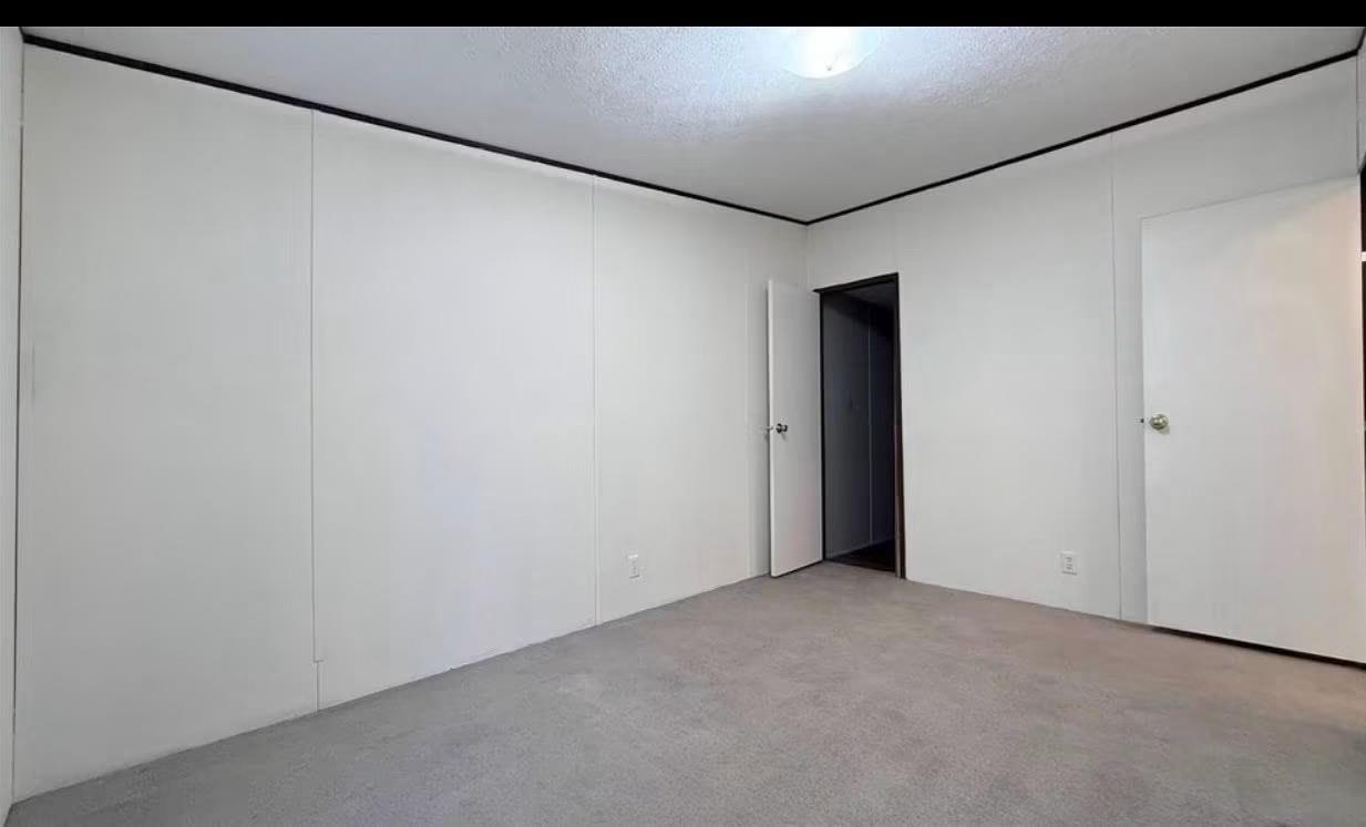 1430 W Howard Ln Property Photo 10