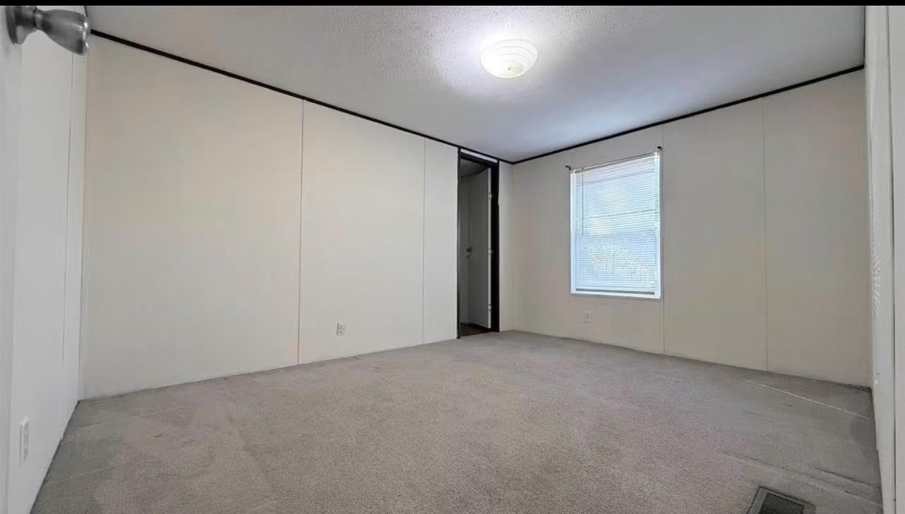1430 W Howard Ln Property Photo 11