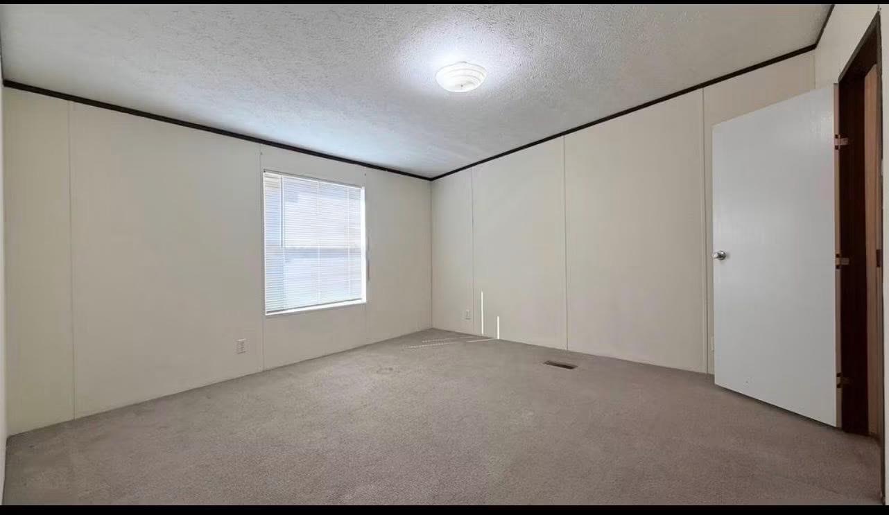 1430 W Howard Ln Property Photo 12
