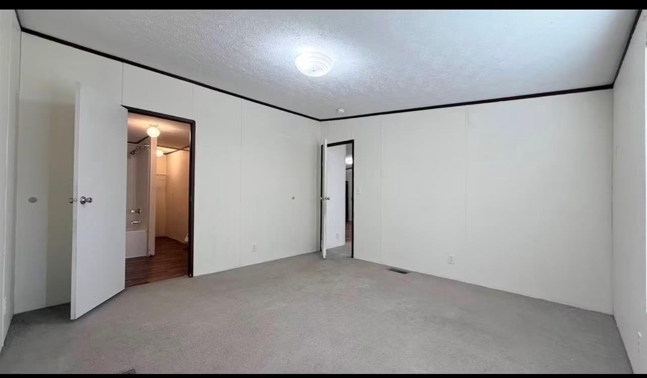 1430 W Howard Ln Property Photo 13