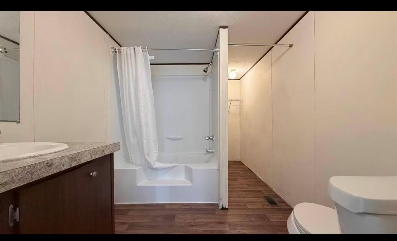 1430 W Howard Ln Property Photo 14
