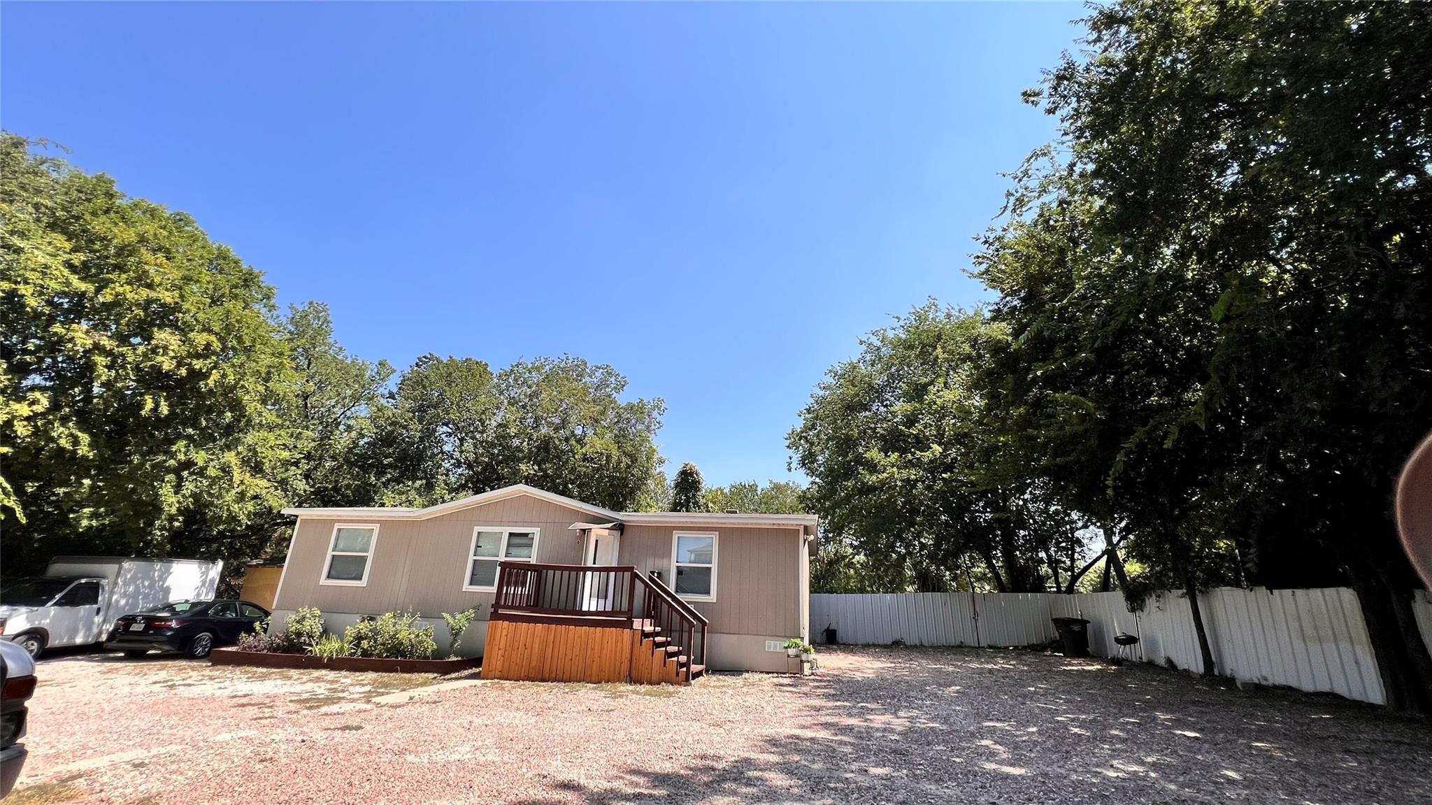 1430 W Howard Ln Property Photo 16
