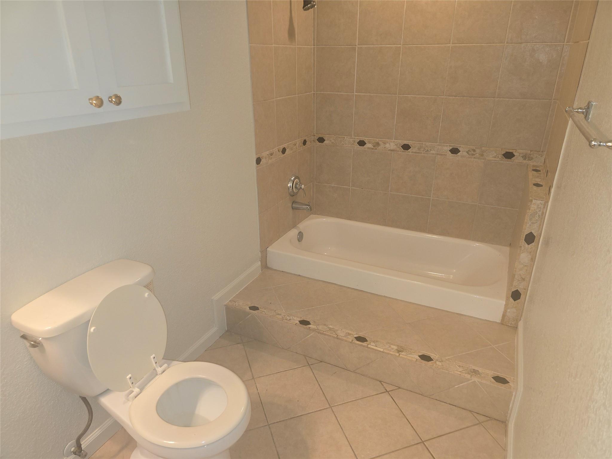 804 Lexington St Property Photo 5