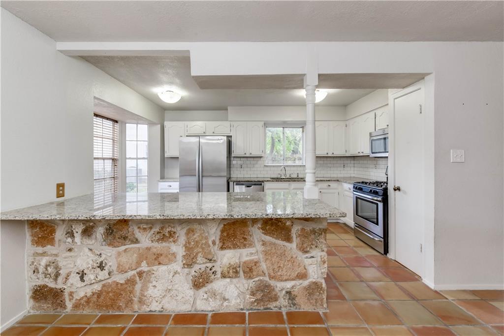 4200 Everest Ln Property Photo 9