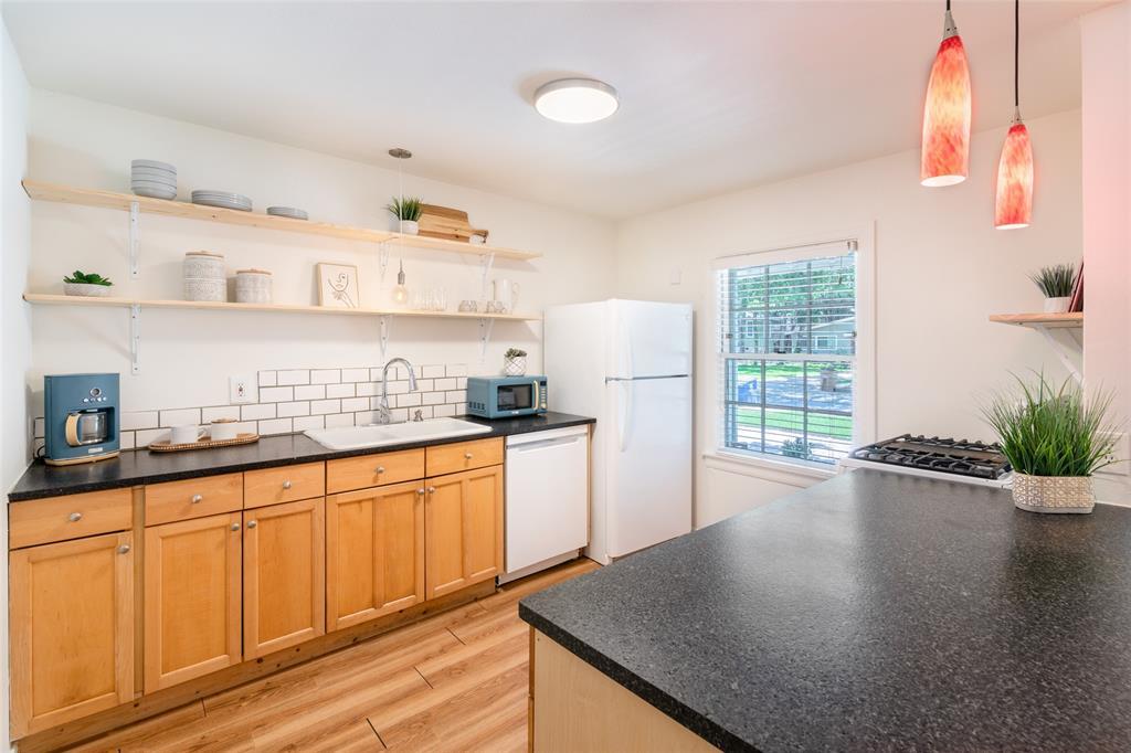 1800 Winsted #a Ln Property Photo 8