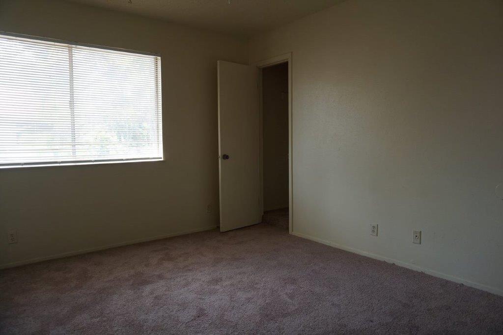 5919 Hidden Valley Trl Property Photo 7