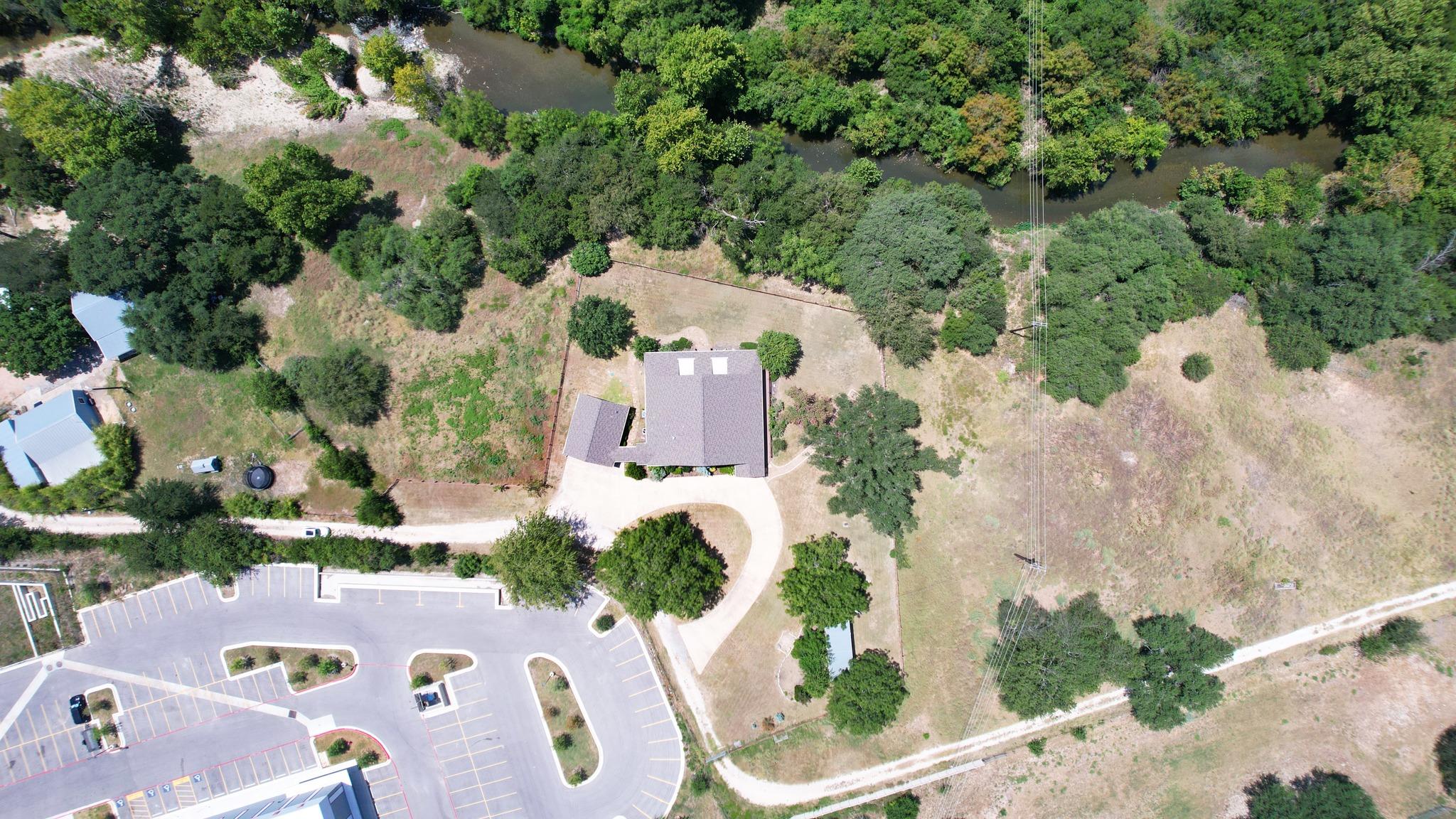 211 Moore Ln Property Photo 3