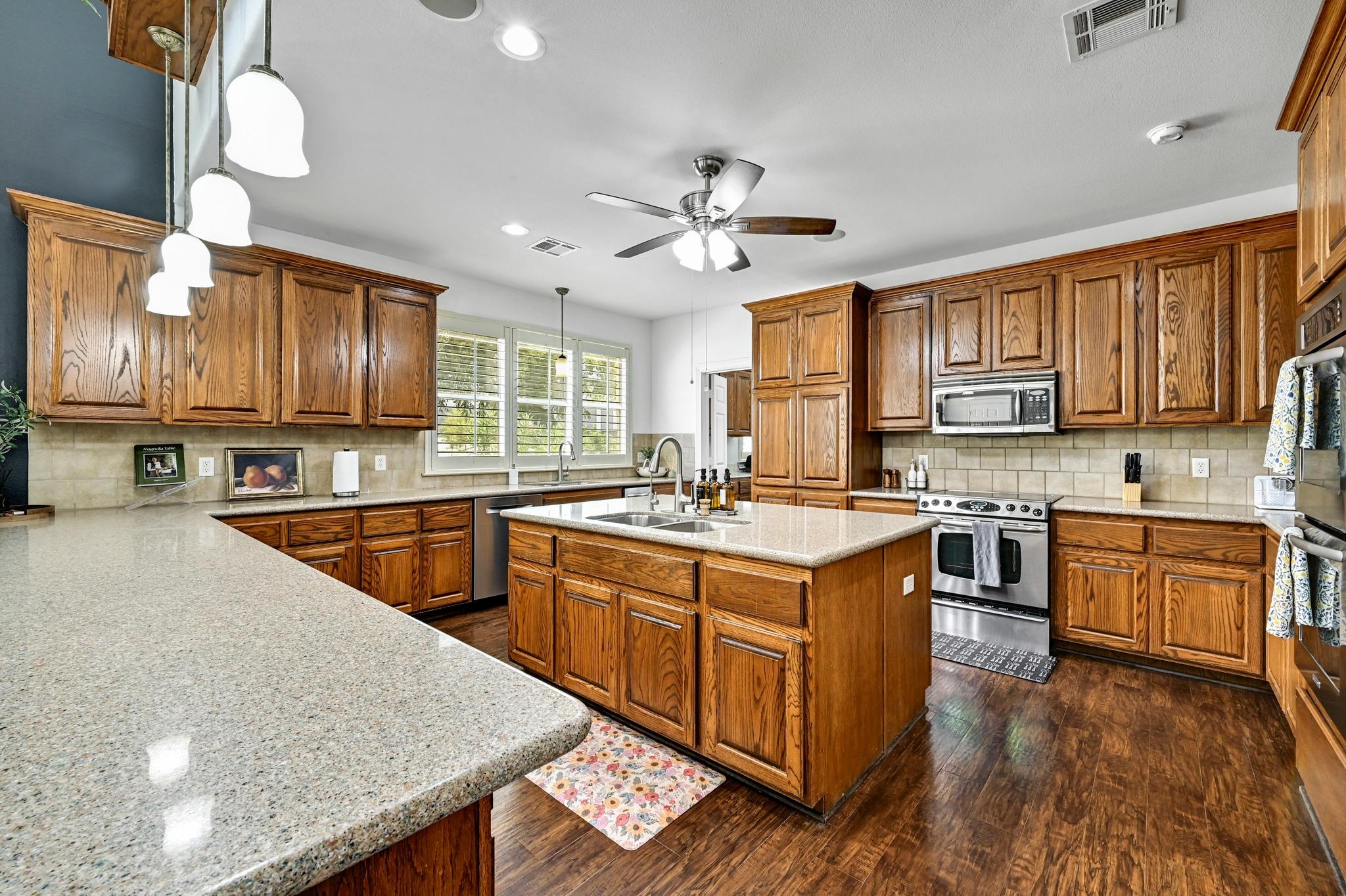 211 Moore Ln Property Photo 14