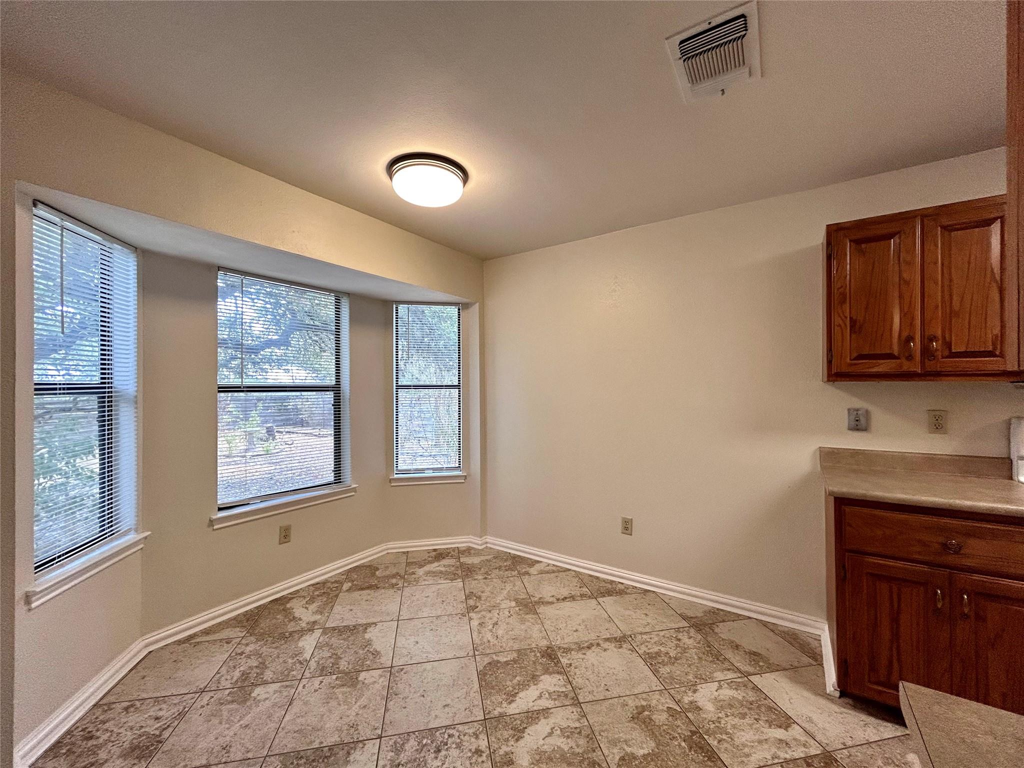 57 Woodcreek Dr Property Photo 4