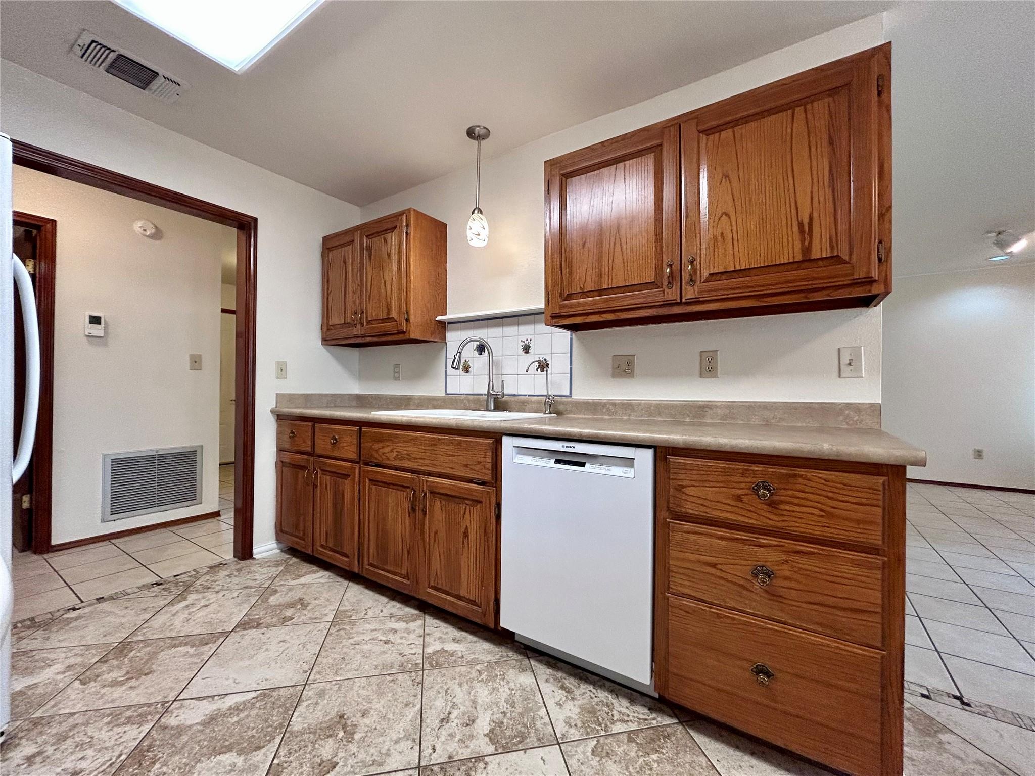 57 Woodcreek Dr Property Photo 7
