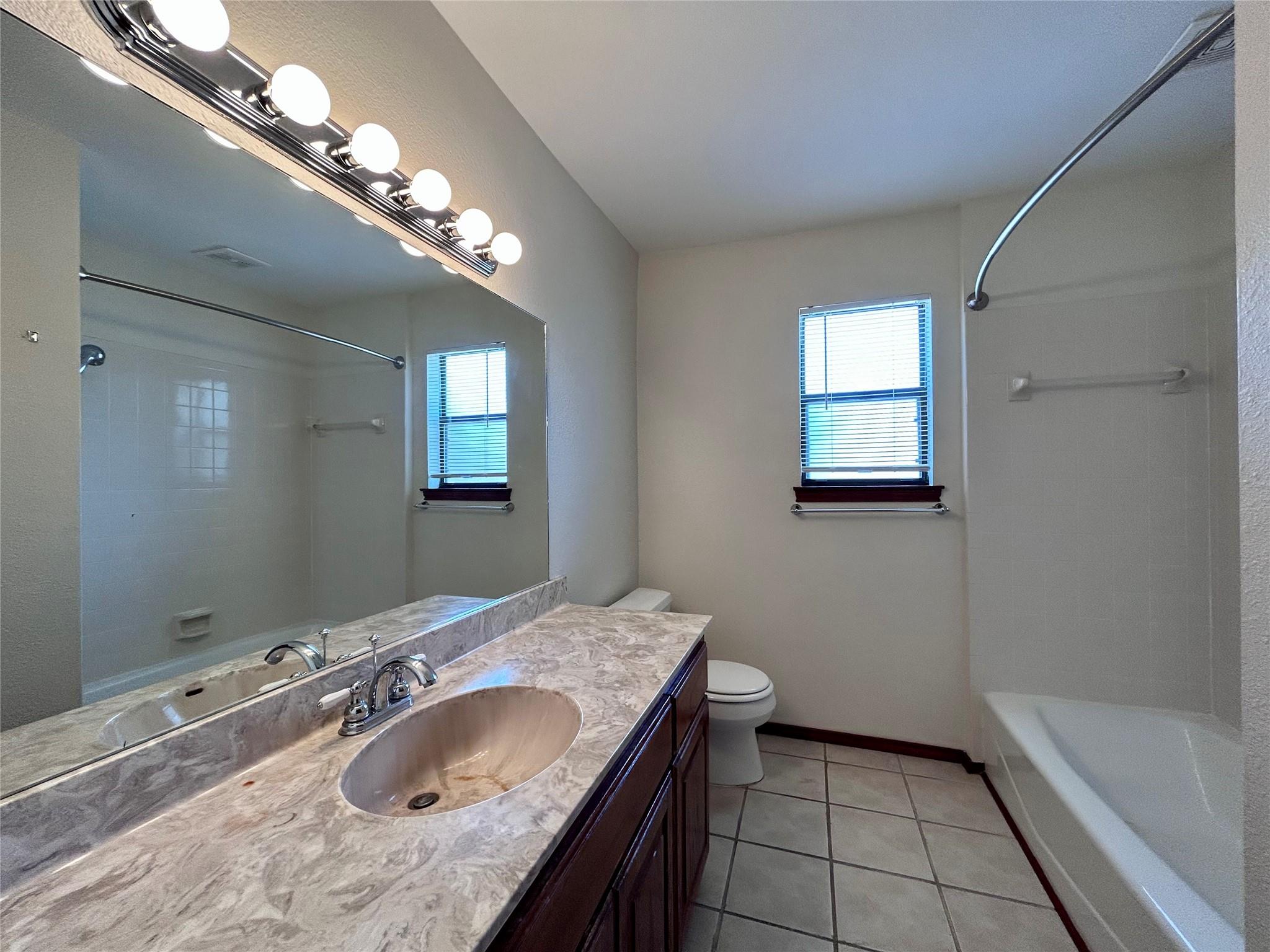 57 Woodcreek Dr Property Photo 18