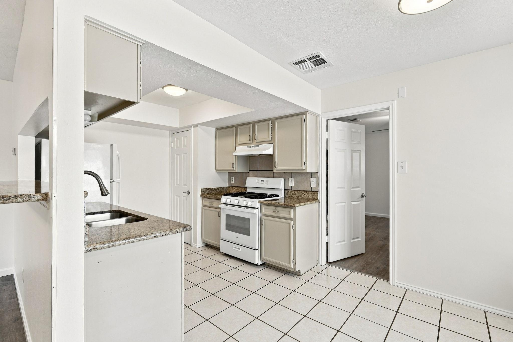 615 Luther Dr #a Property Photo 6