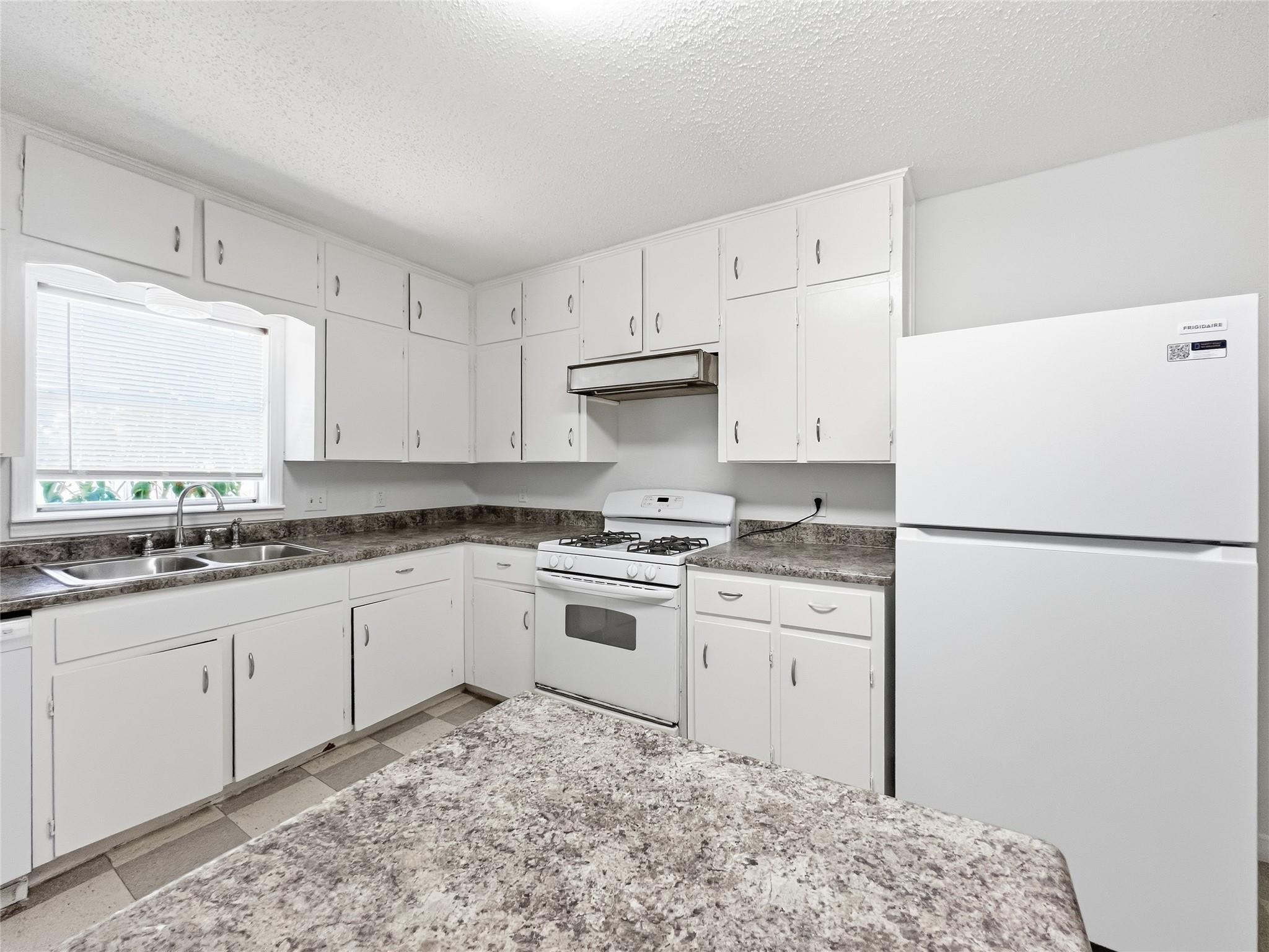5400 Harmon Ave #a Property Photo 8