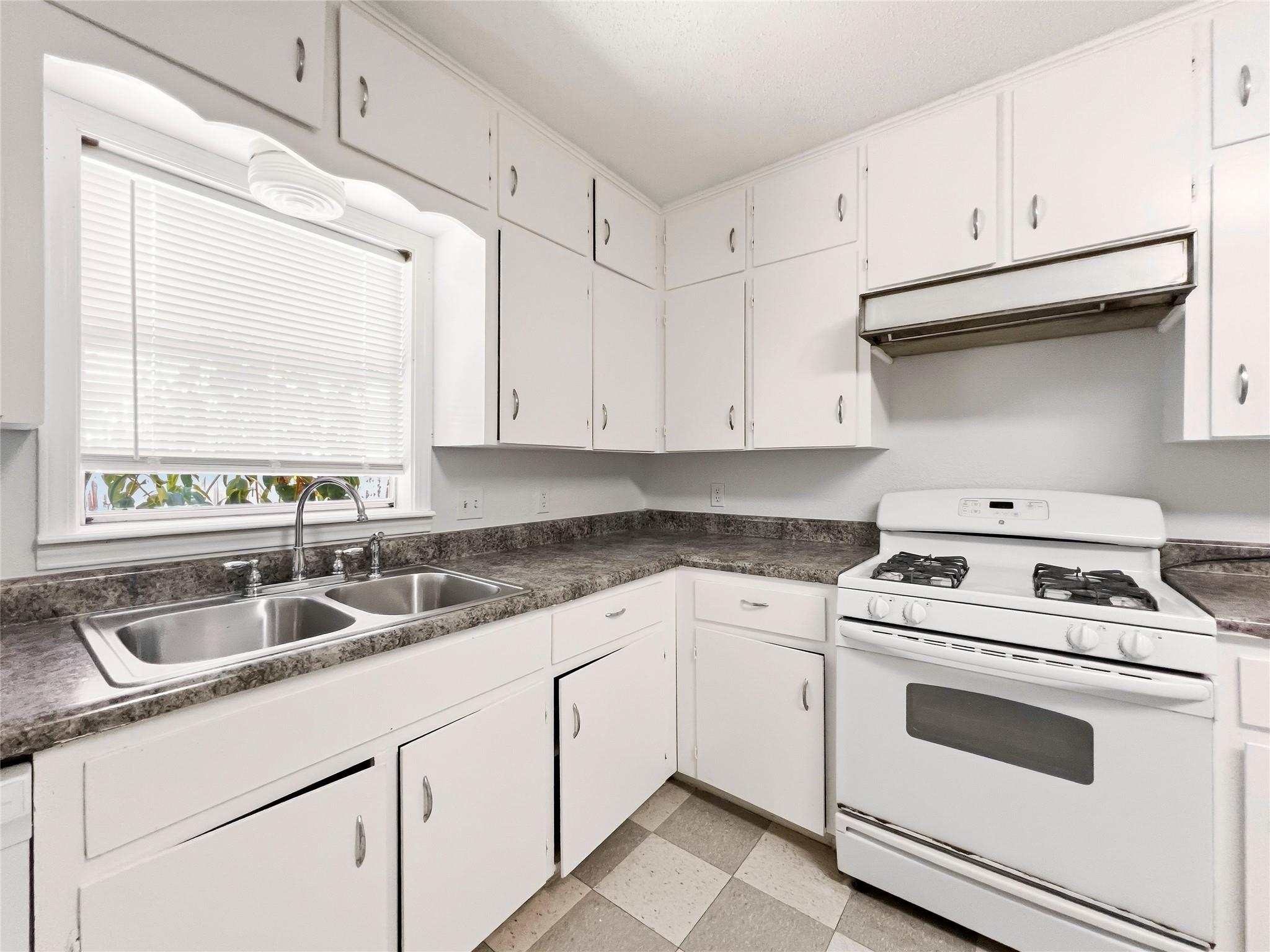 5400 Harmon Ave #a Property Photo 9