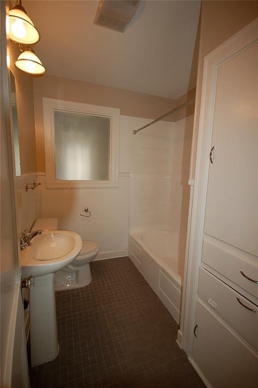 907 E 38th St #a Property Photo 4