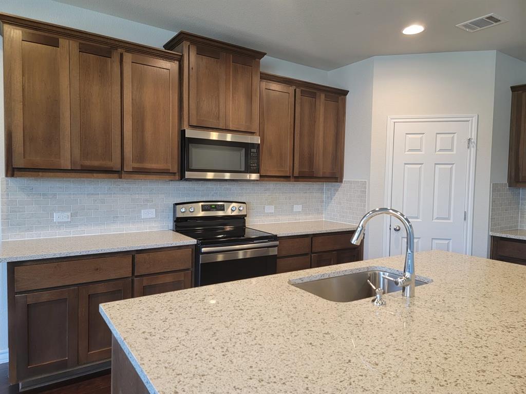 208 Magna Ln Property Photo 1