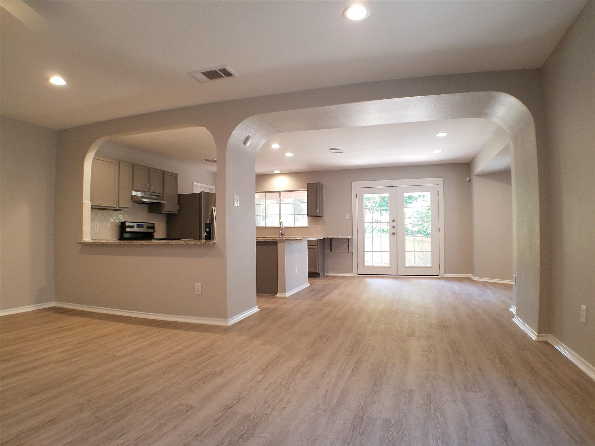 11208 Blairview Ln Property Photo 2