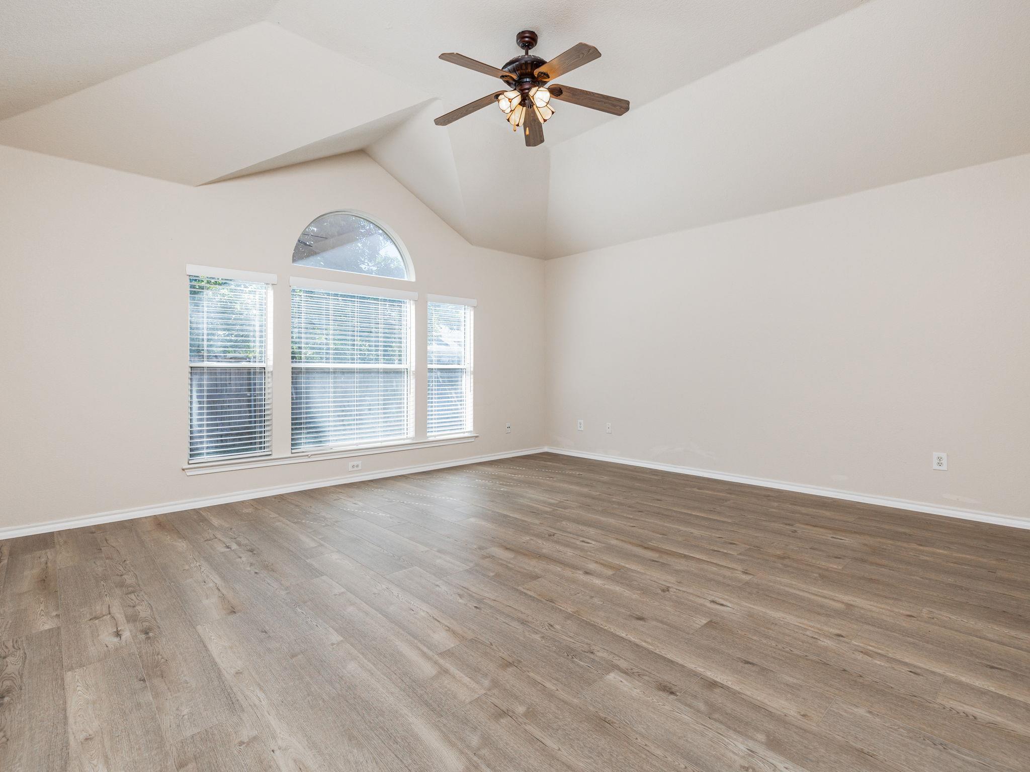 1216 Heppner Dr Property Photo 2