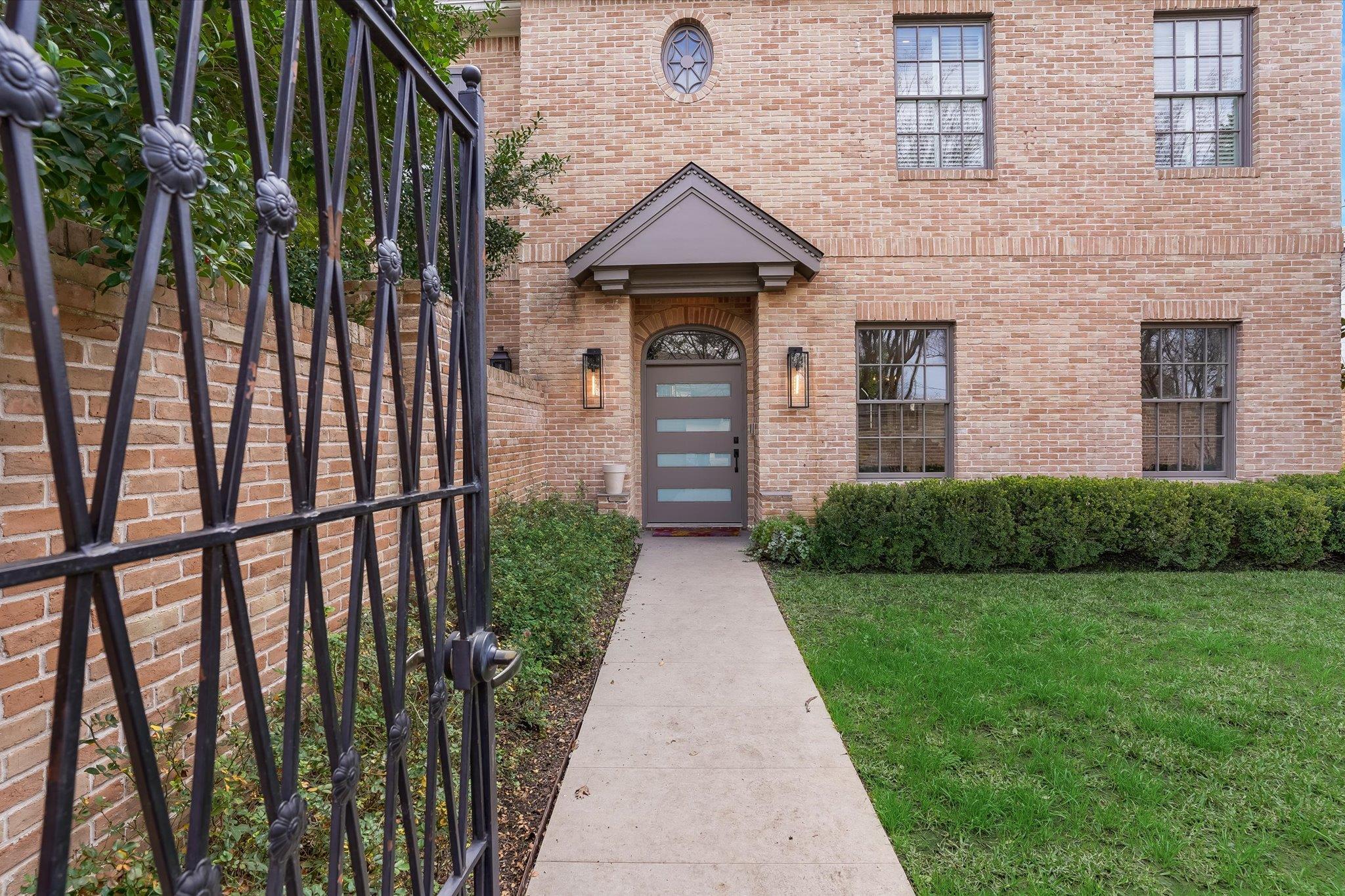 3705 Gilbert St #b Property Photo 2