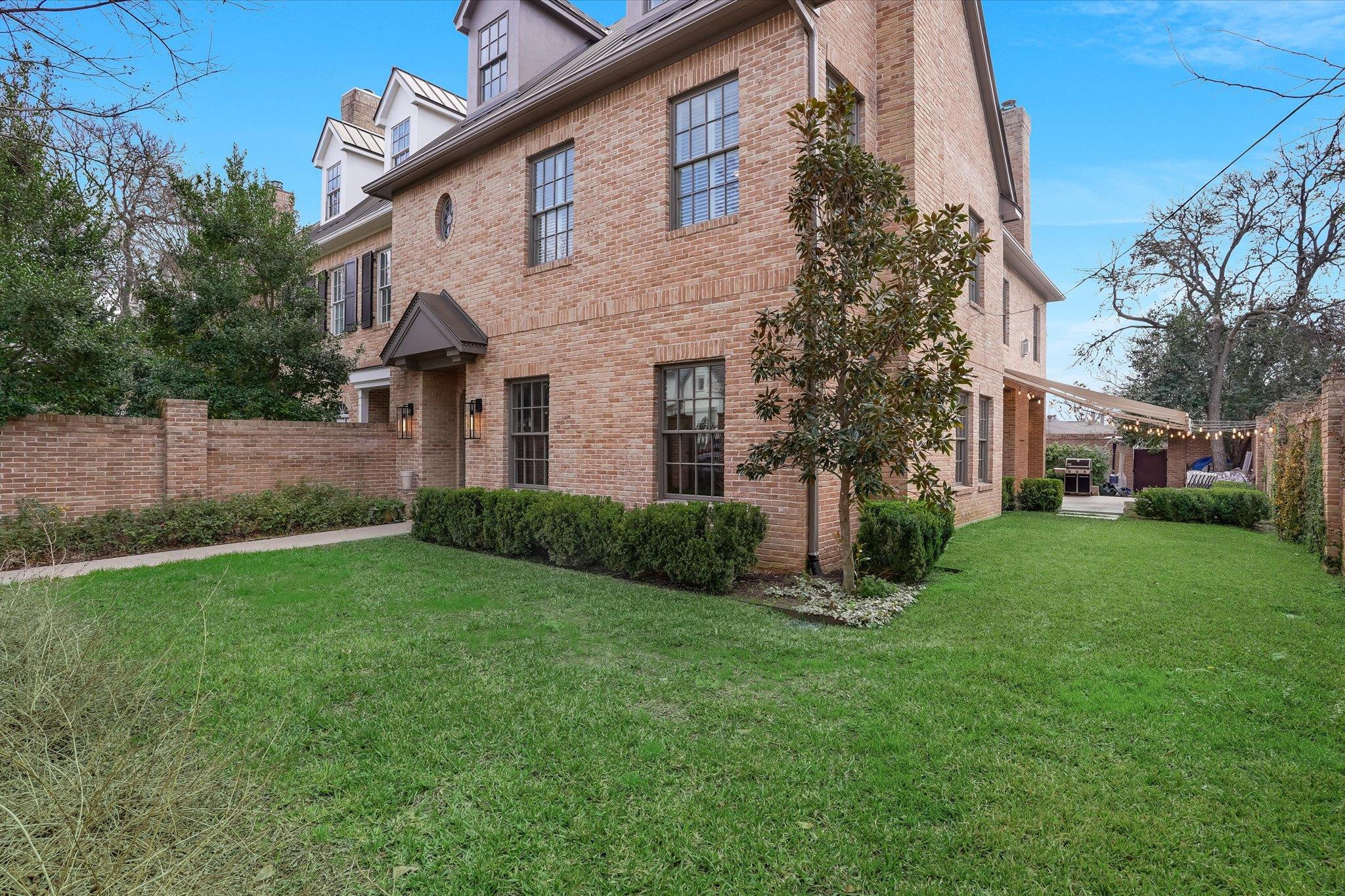 3705 Gilbert St #b Property Photo 3