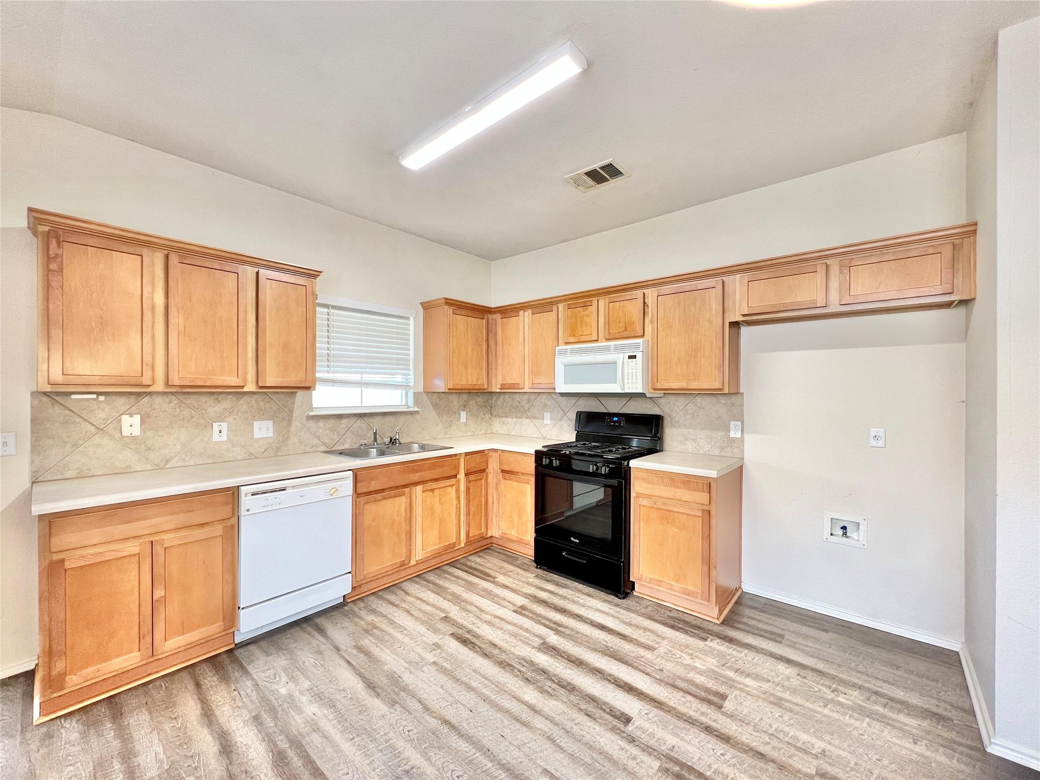 2221 Pearson Way Property Photo 2