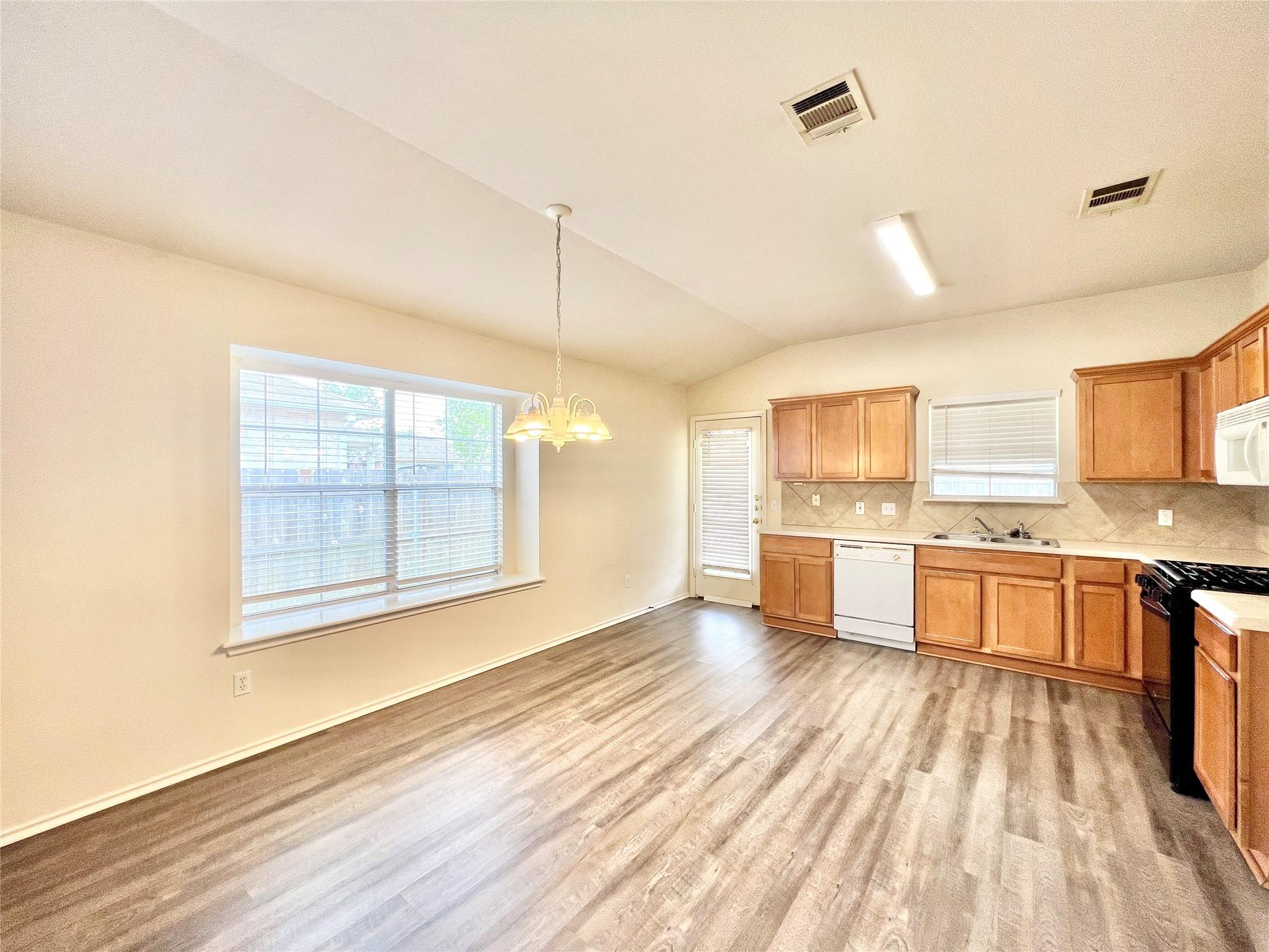 2221 Pearson Way Property Photo 3