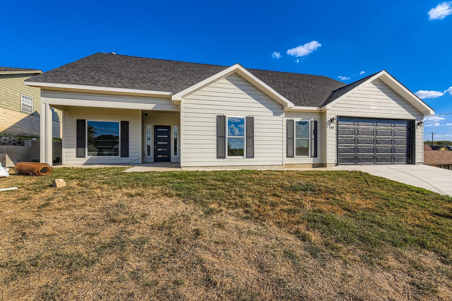 1403 Sunset Dr Property Photo 1
