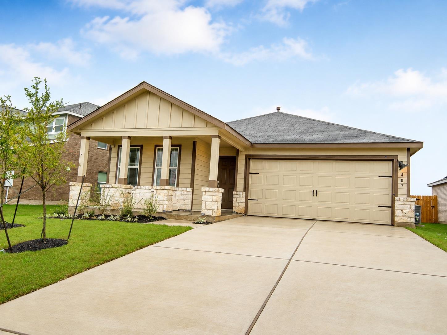 407 Avre Loop Property Photo 1