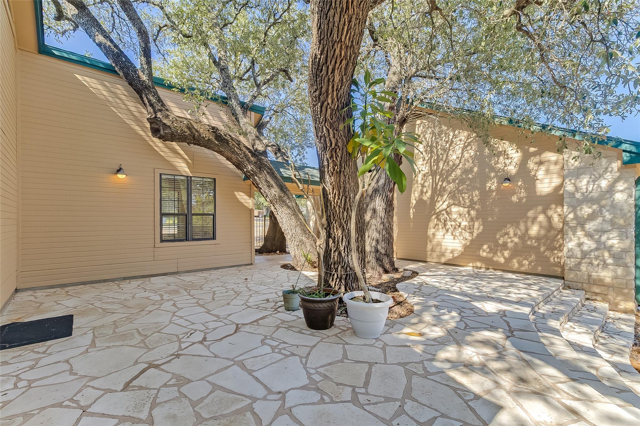 309 Delaware Springs Blvd Property Photo 3