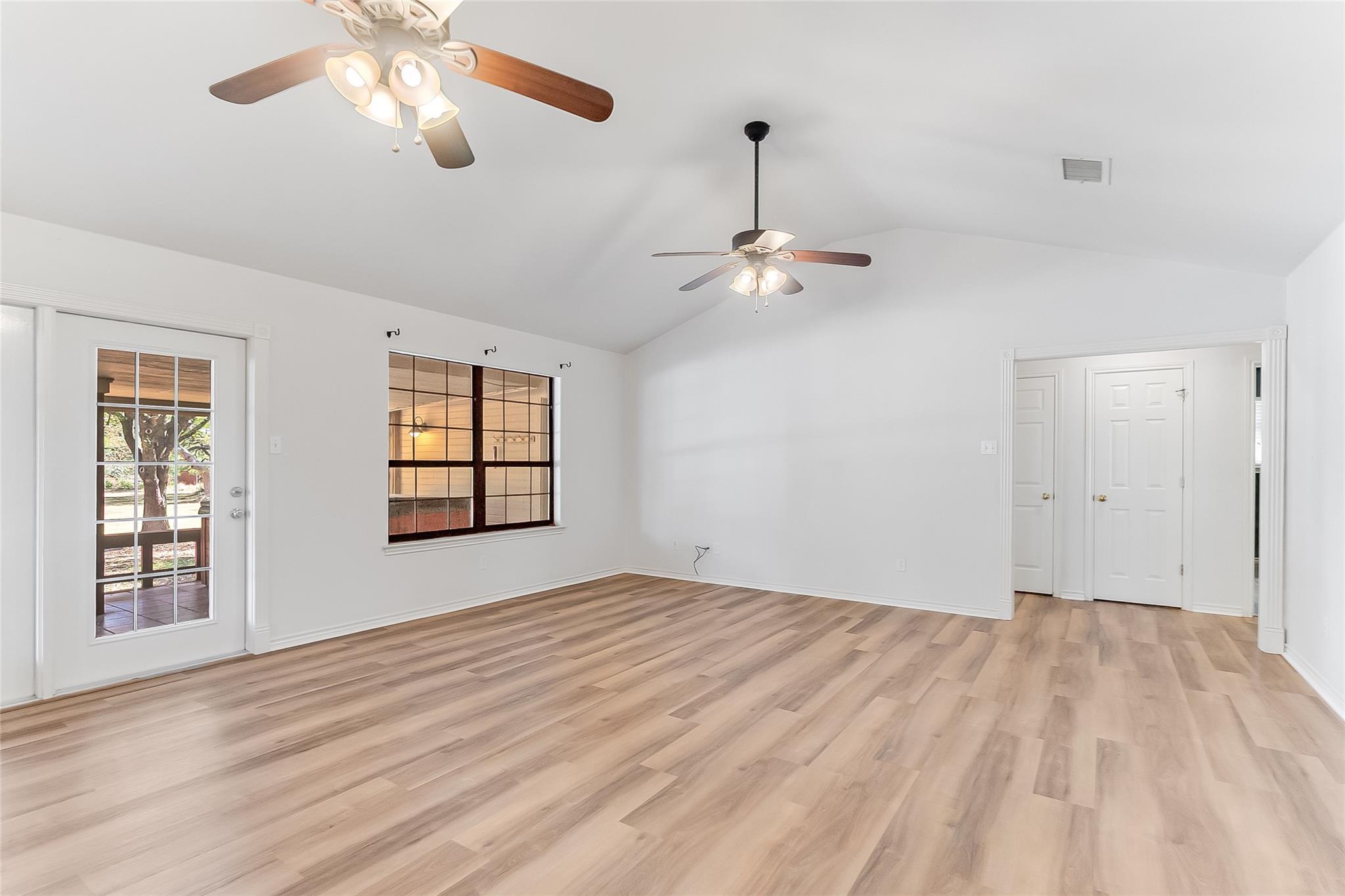 309 Delaware Springs Blvd Property Photo 8