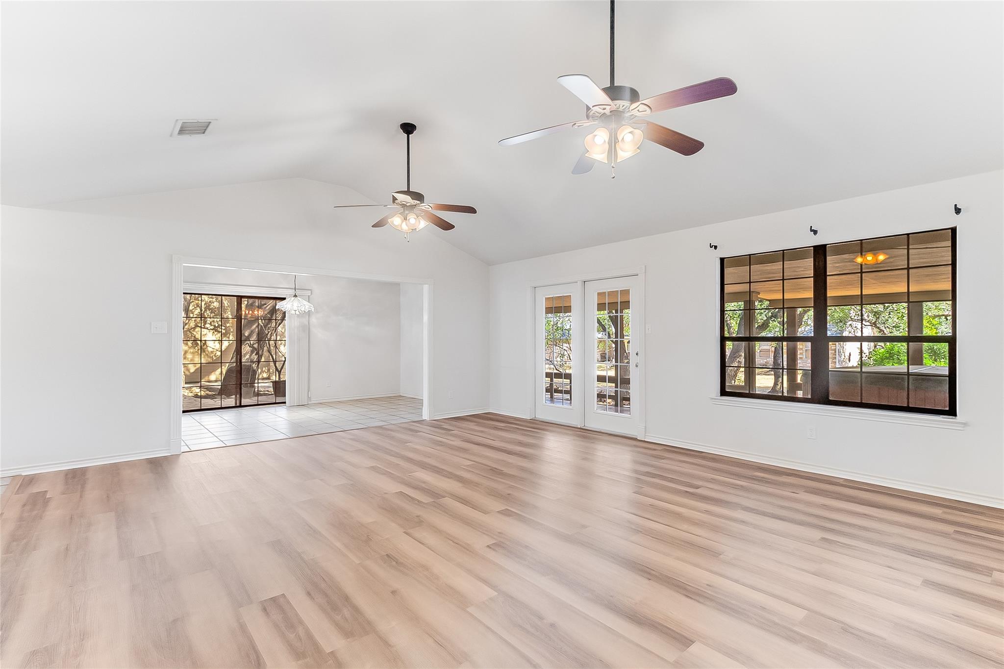 309 Delaware Springs Blvd Property Photo 9